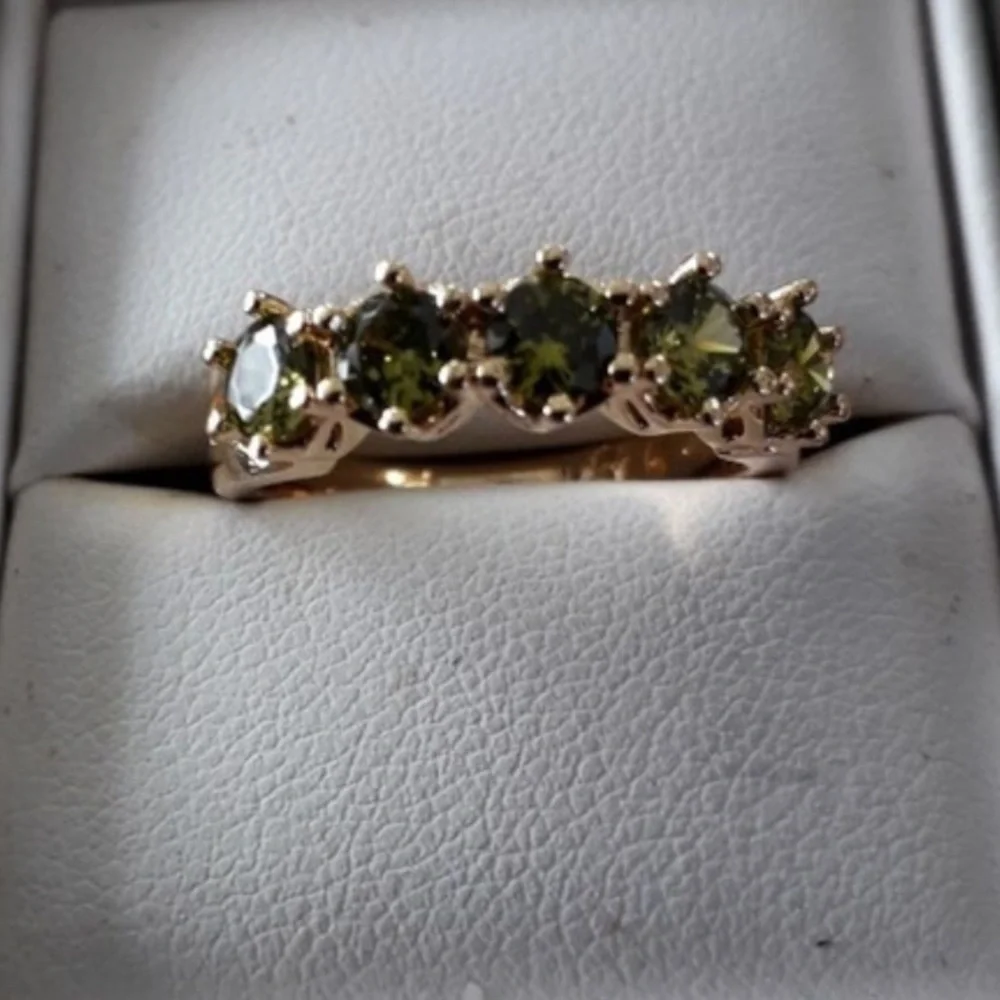 New Woman’s 9ct Gold Plated S925 Sterling Silver .68ctw Peridot Luxury Band Ring